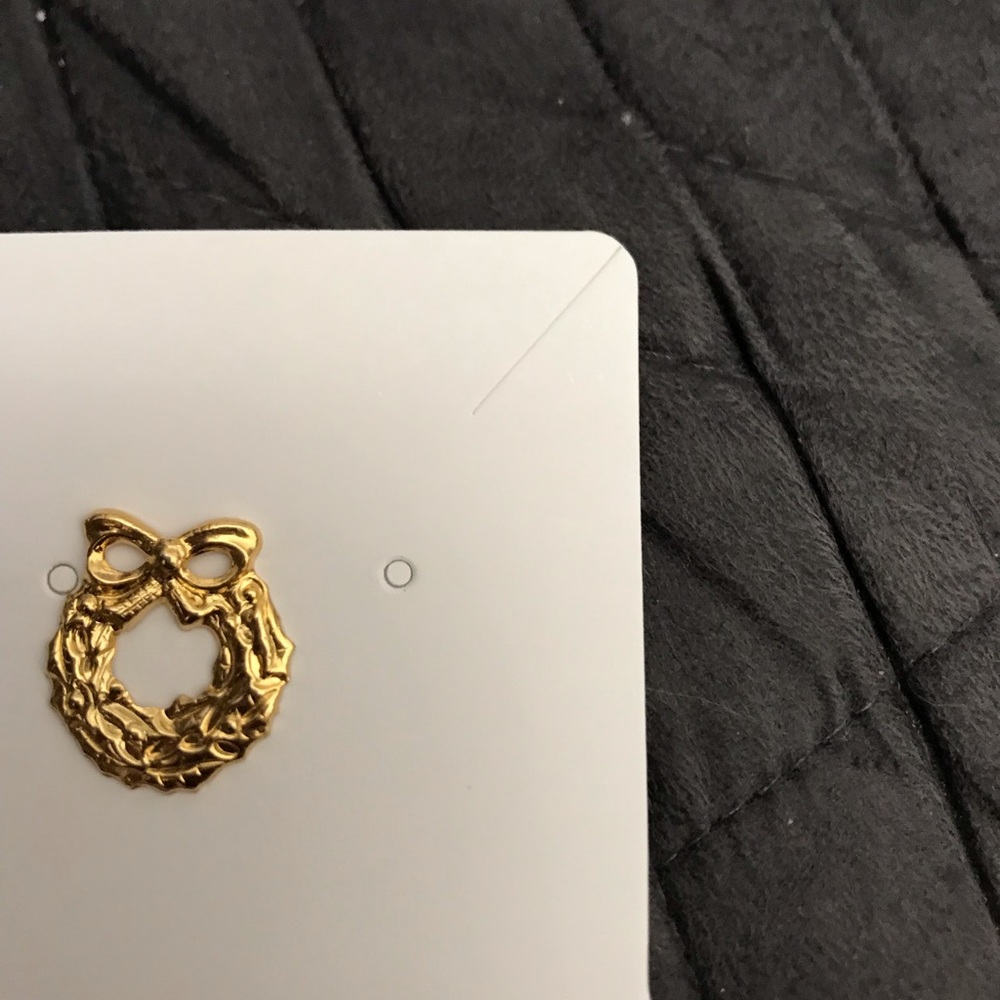 Wreath Pin - Picture 5 of 5